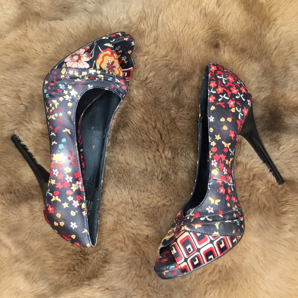 Gorgeous Anne Michelle Floral Heels